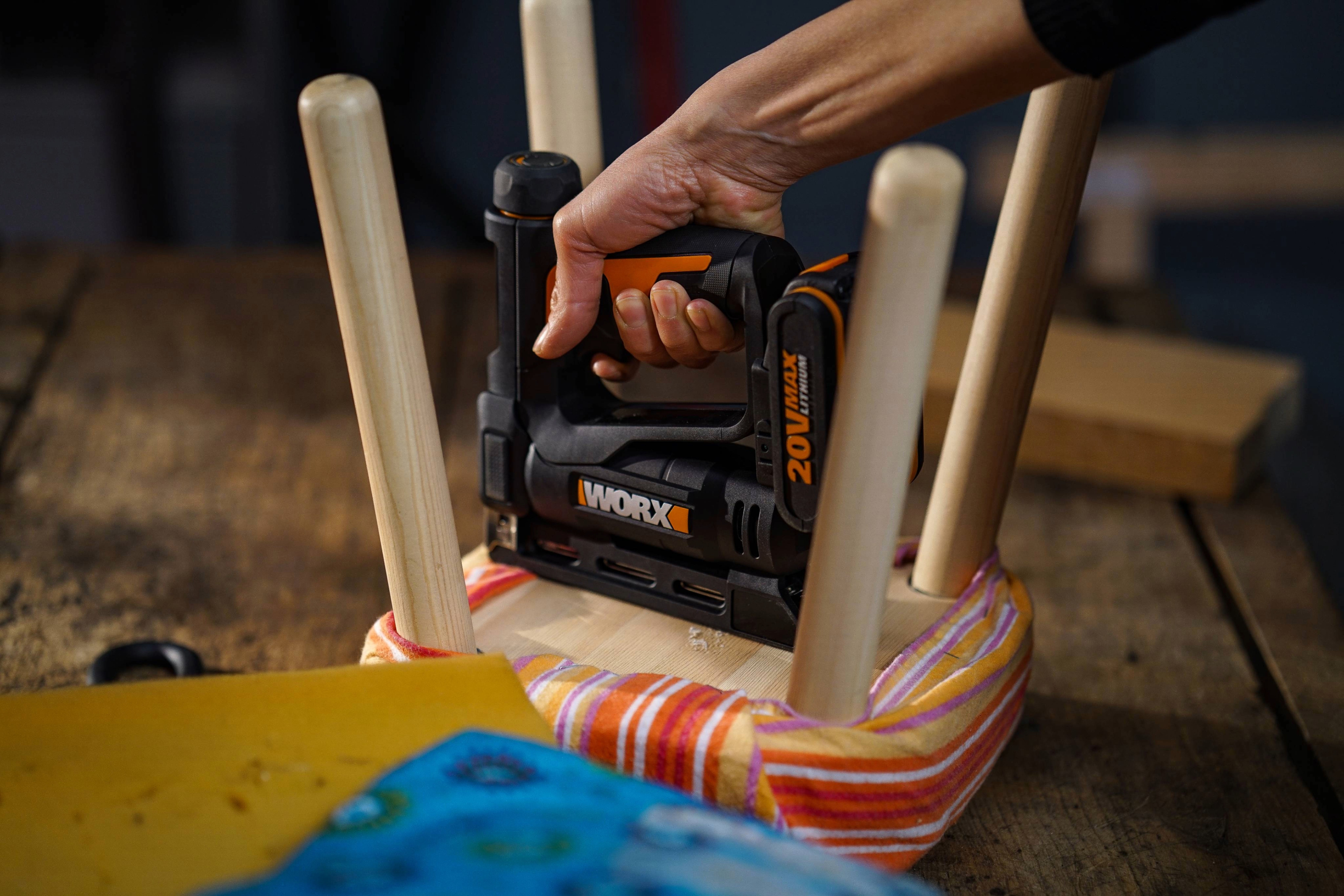 Worx WX843.9 - Mini Grapadora Clavadora 20V (S/bat)